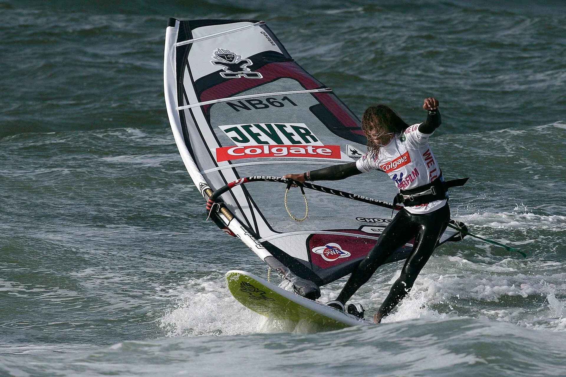 Kiri Thode ejecutando una maniobra de freestyle en la Copa del Mundo de Sylt